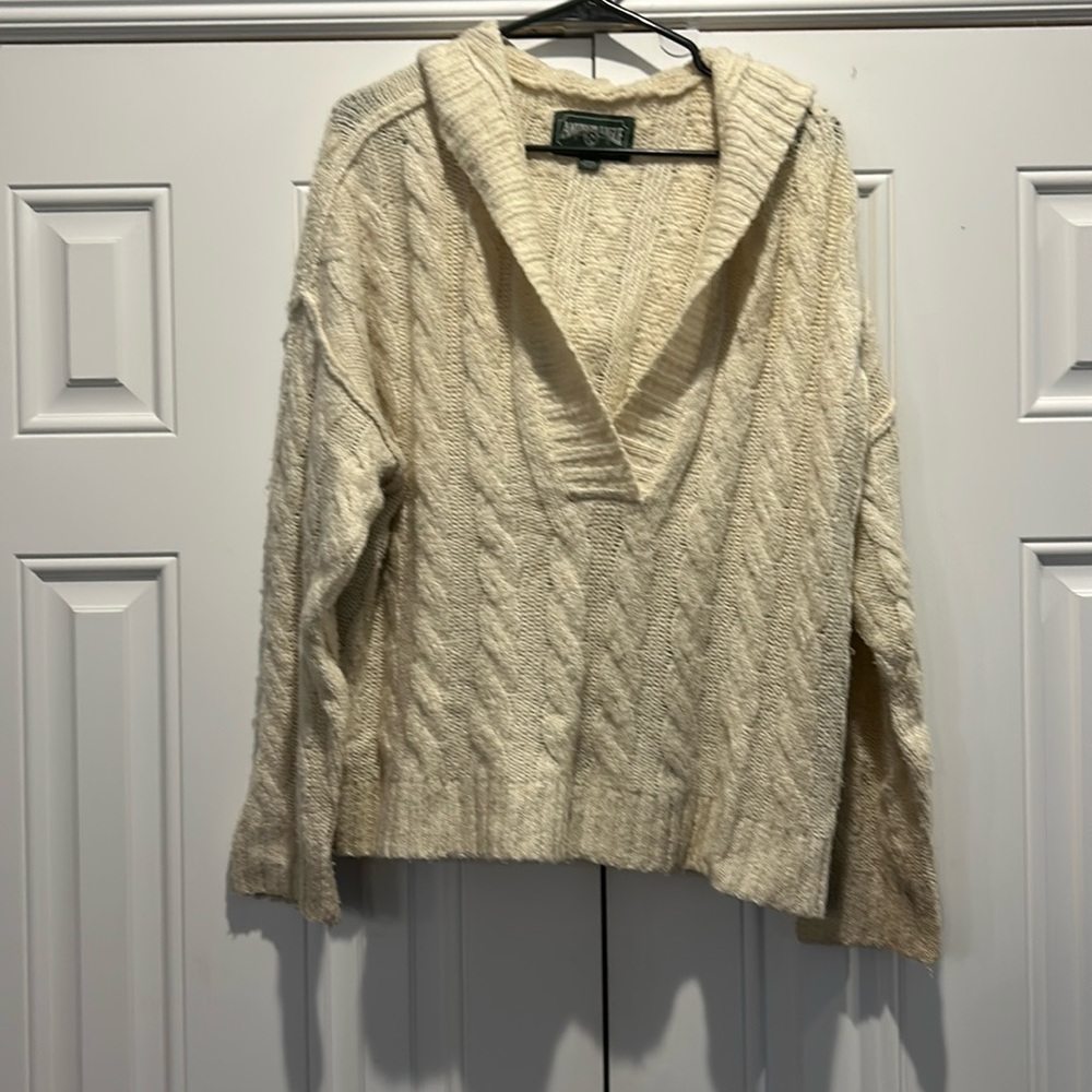 American Eagle hooded sweater size medium